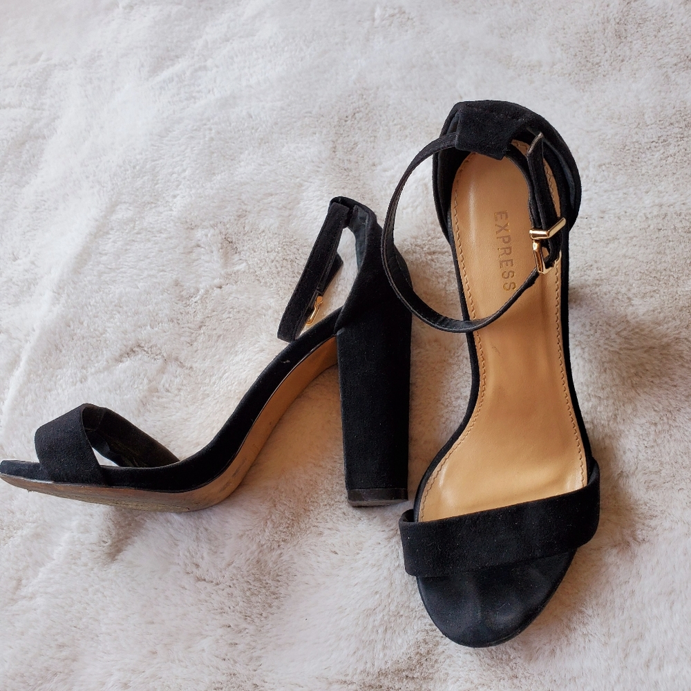 Express Heels - Picture 3 of 3